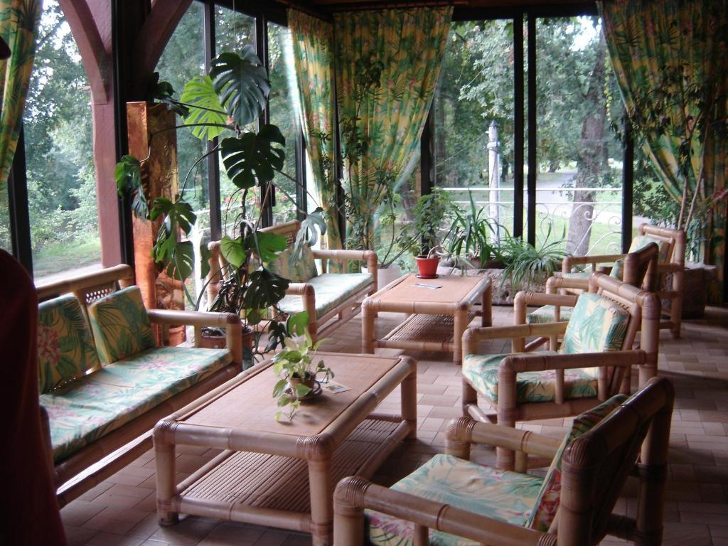 Hotel Restaurant L'Ecluse Antonne-et-Trigonant Exteriör bild