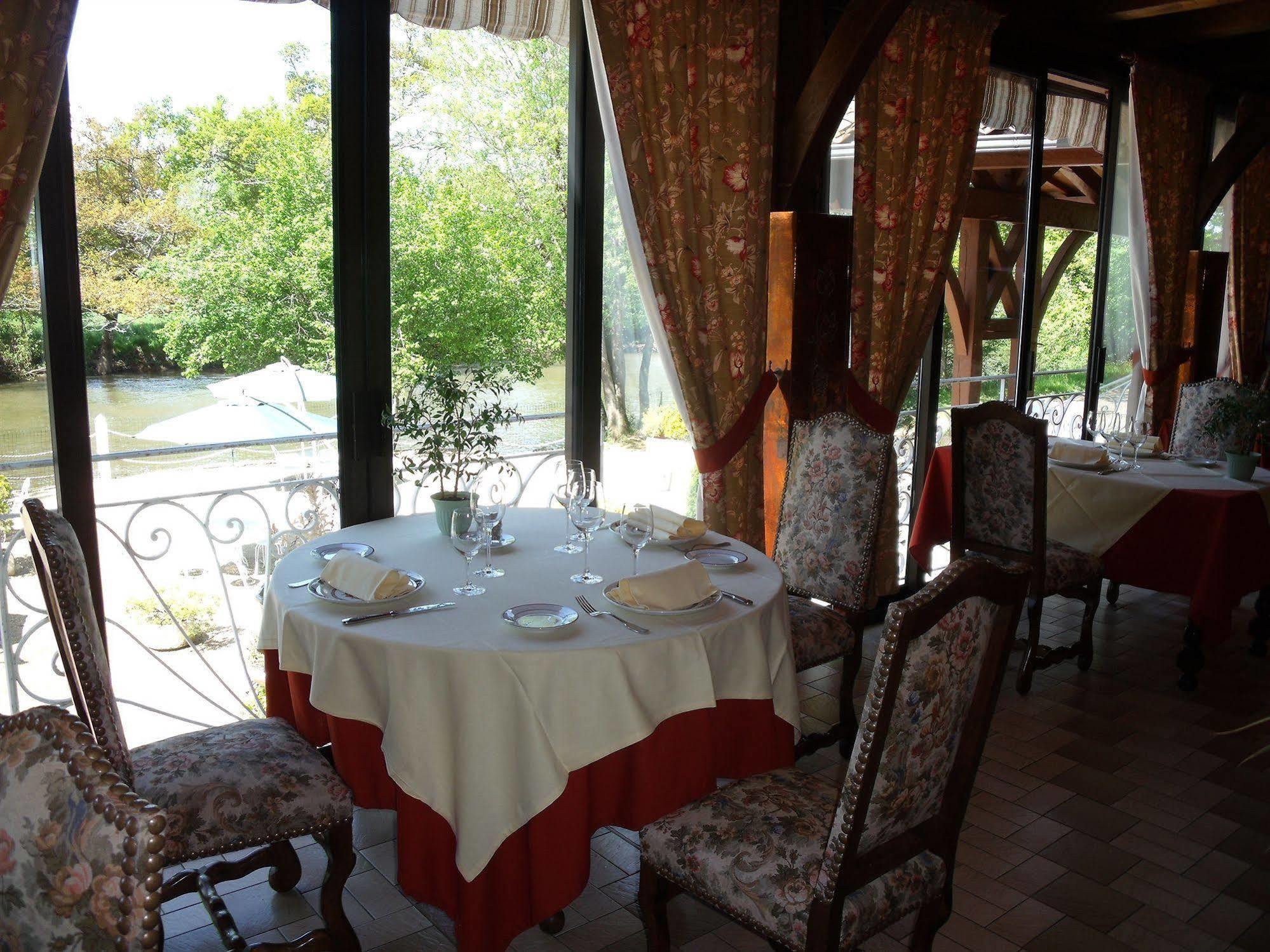 Hotel Restaurant L'Ecluse Antonne-et-Trigonant Exteriör bild