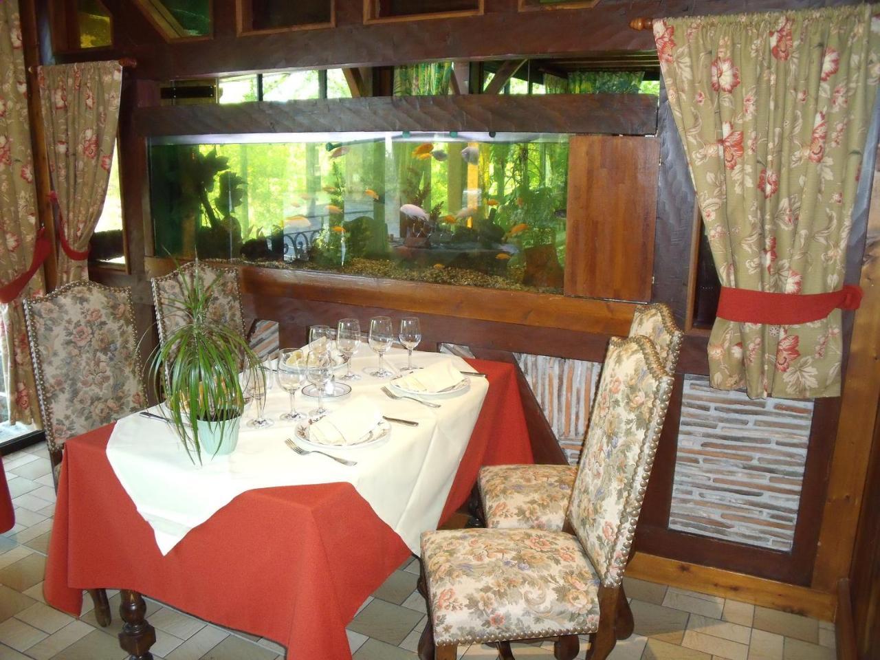 Hotel Restaurant L'Ecluse Antonne-et-Trigonant Exteriör bild